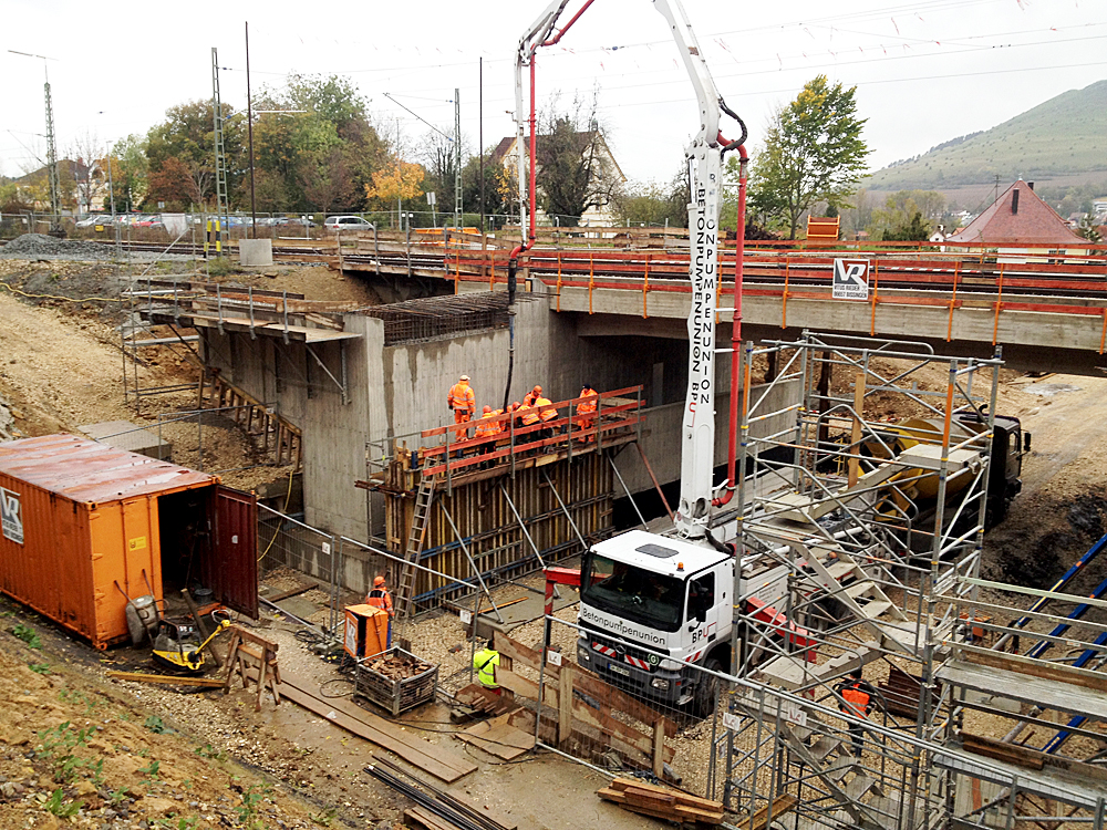 Eisenbahn- und Straßenbrücke am Bahnhof Bopfingen